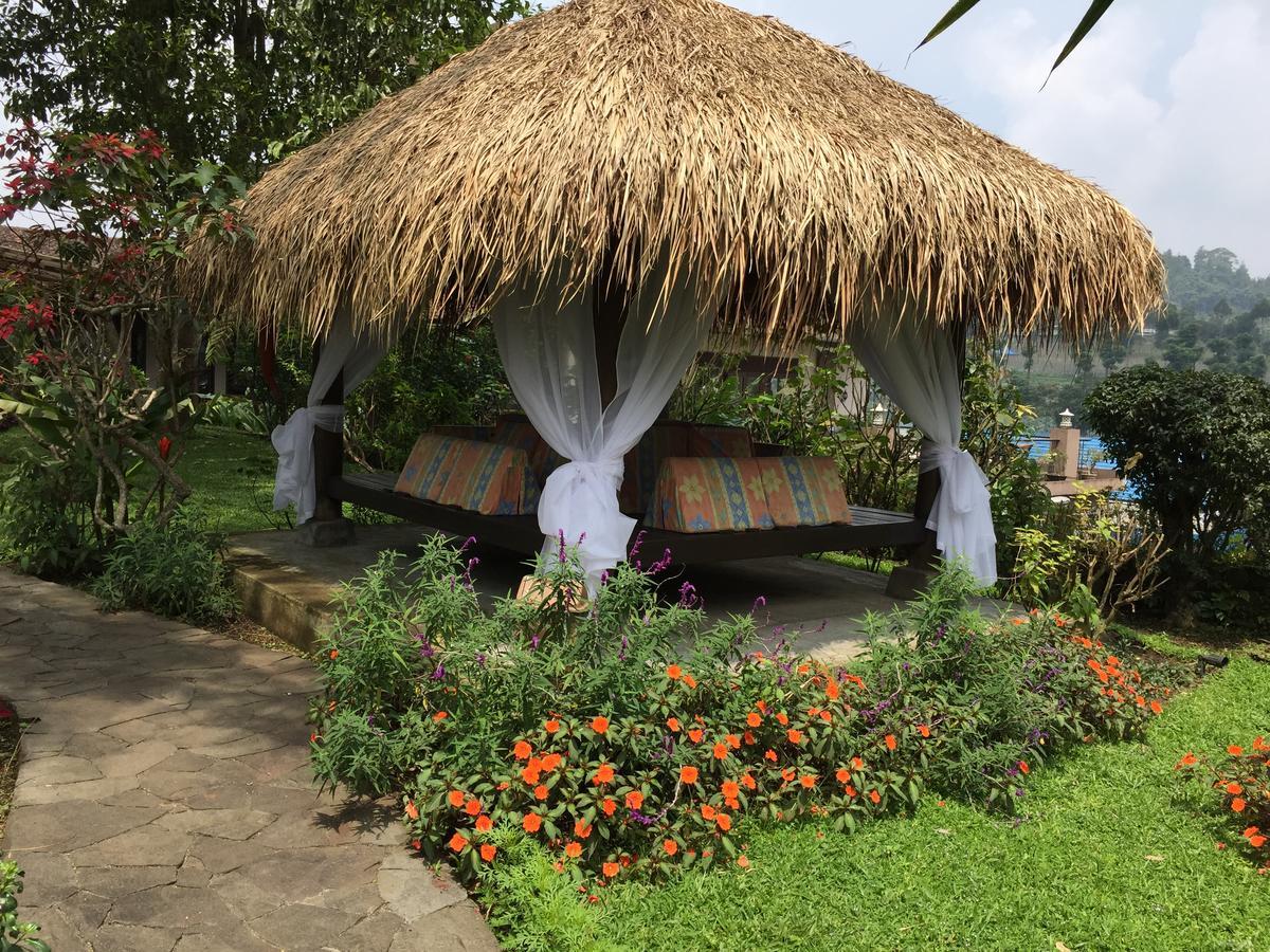 La Oma Hotel Lembang Ngoại thất bức ảnh